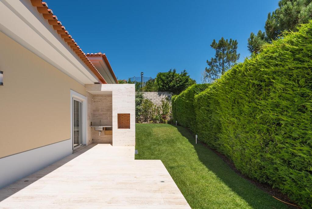 Moradia T4 com piscina em condomínio fechado