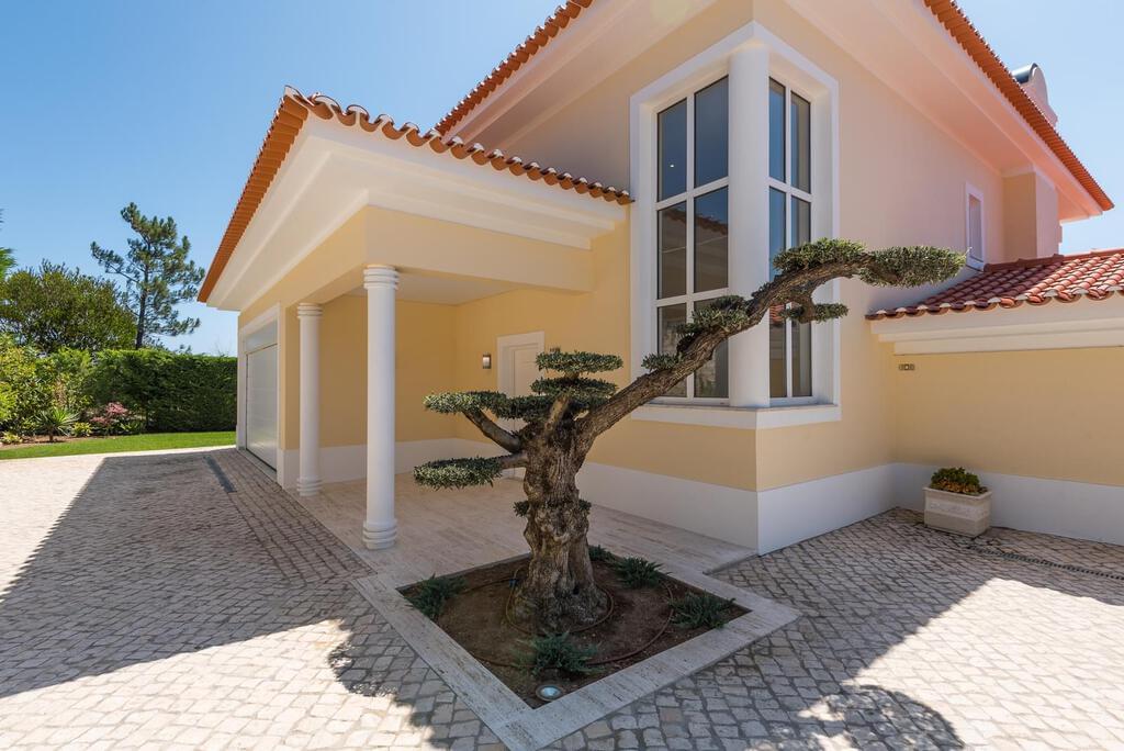 Moradia T4 com piscina em condomínio fechado