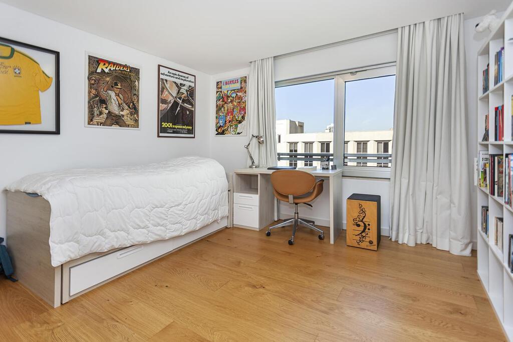 5 bedroom apartment with parking