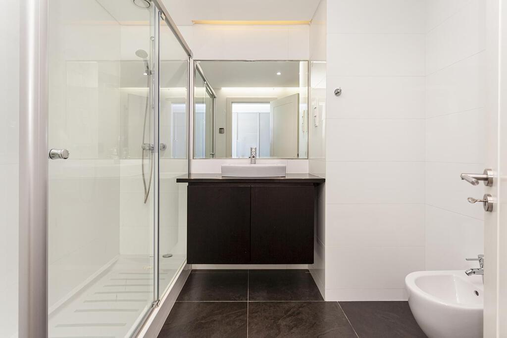 5 bedroom apartment with parking