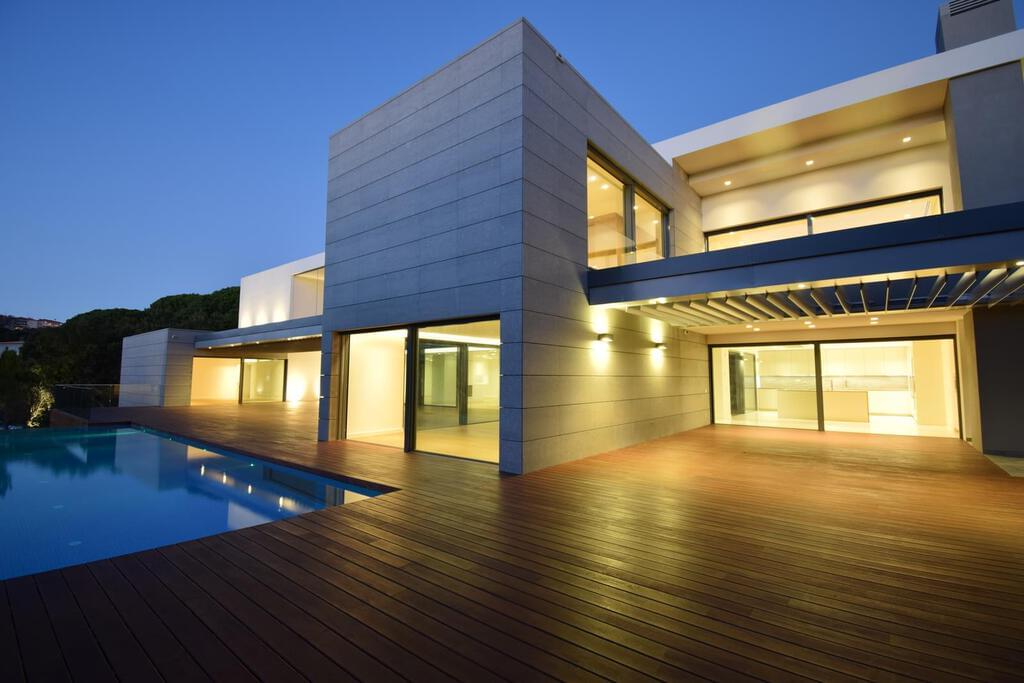 Maison normal T5+2 avec piscine dans un condominium fermé