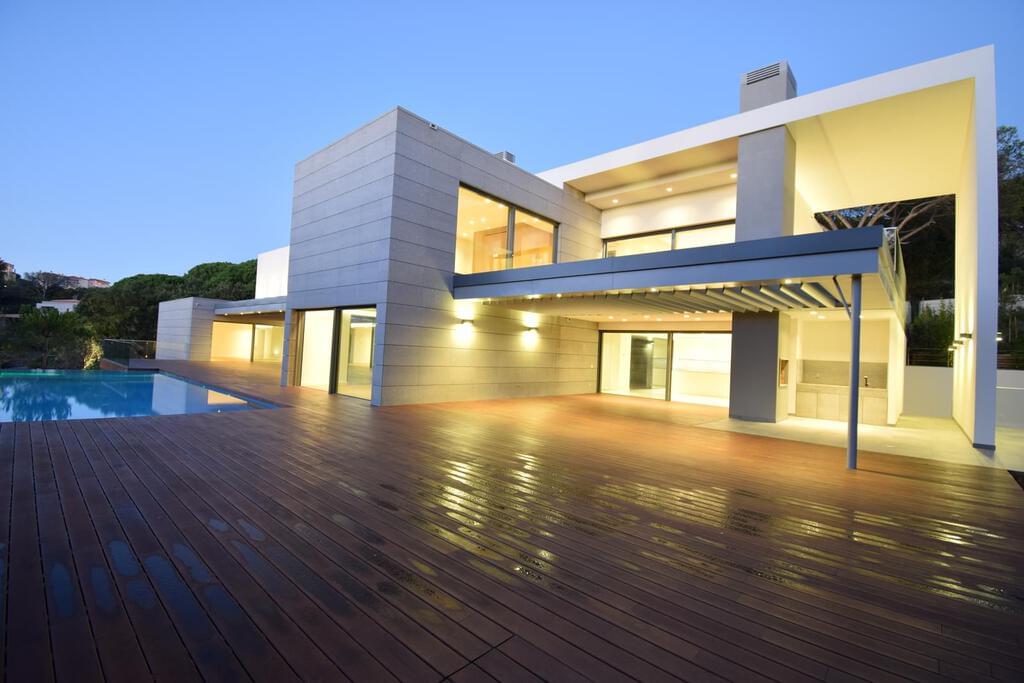 Maison normal T5+2 avec piscine dans un condominium fermé