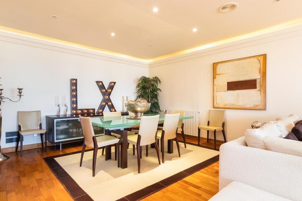 4 bedroom apartment with parking