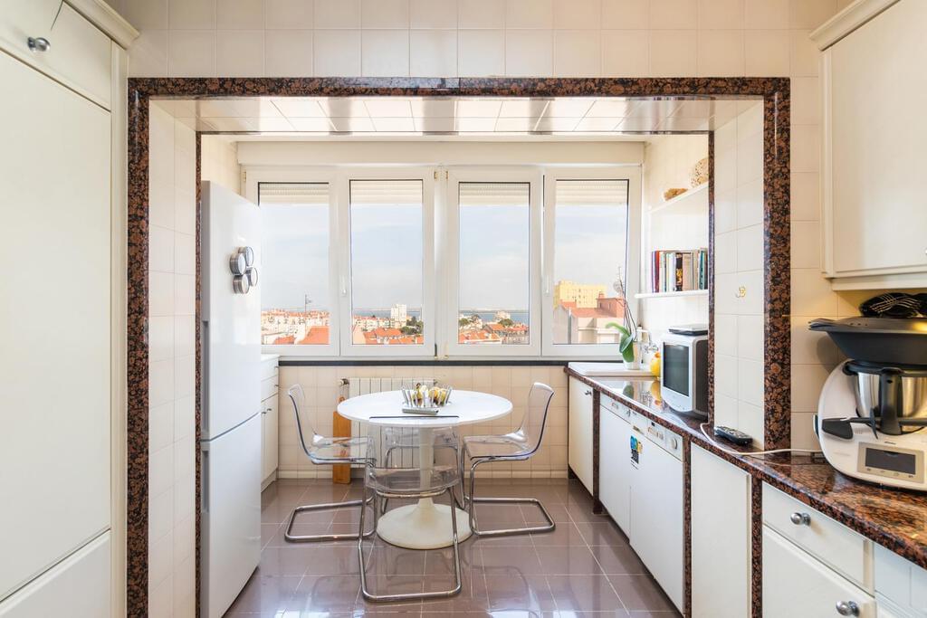 4 bedroom apartment with parking