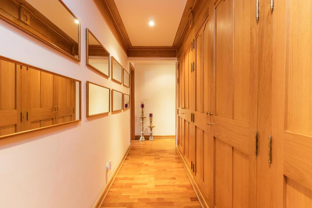 4 bedroom apartment with parking