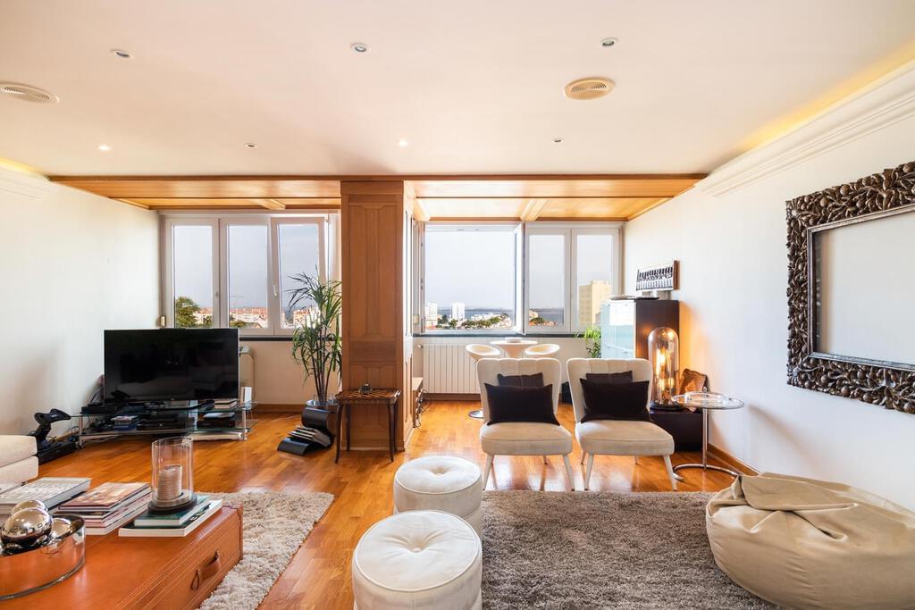 4 bedroom apartment with parking