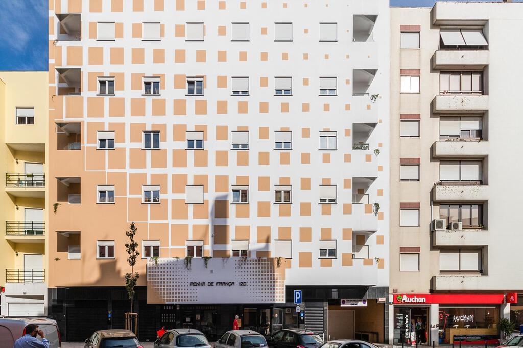 4 bedroom apartment with parking