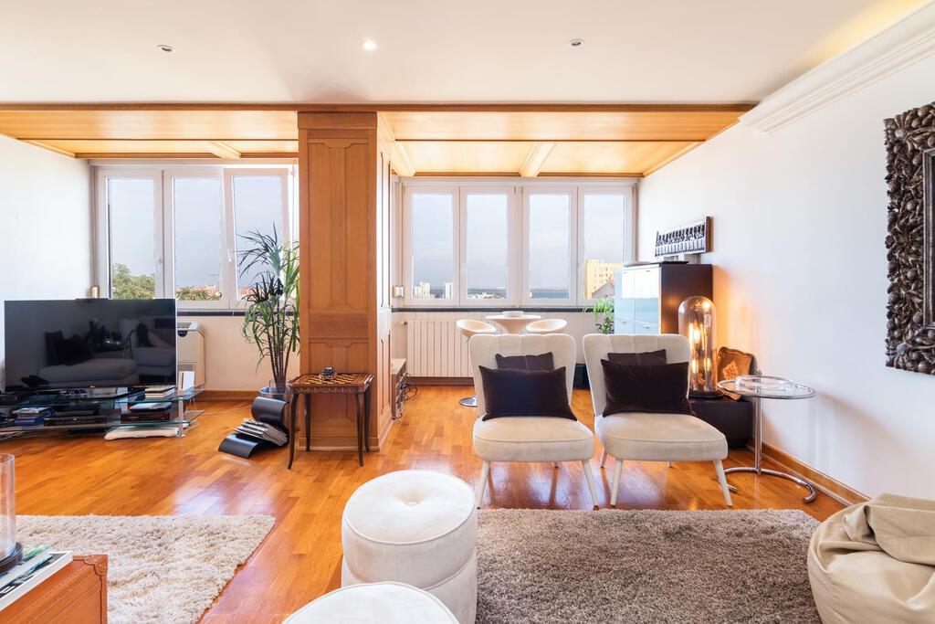 4 bedroom apartment with parking