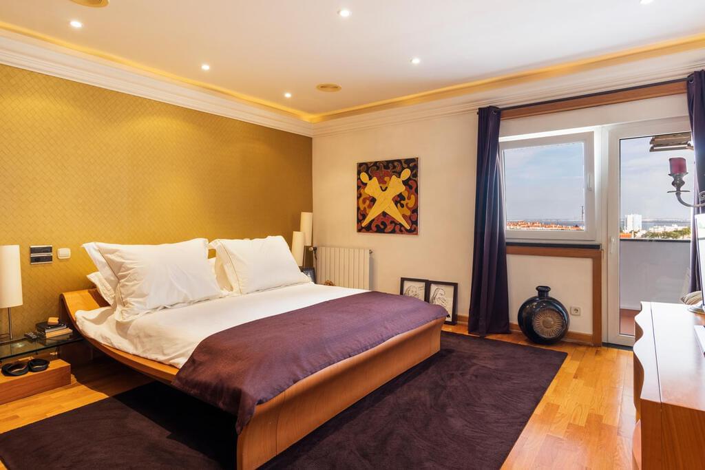 4 bedroom apartment with parking