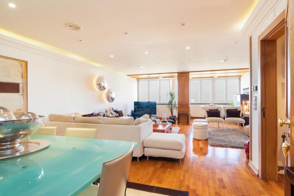 4 bedroom apartment with parking