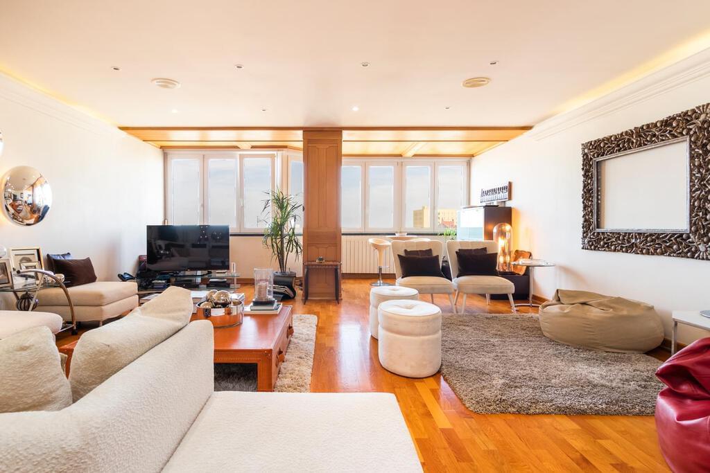 4 bedroom apartment with parking