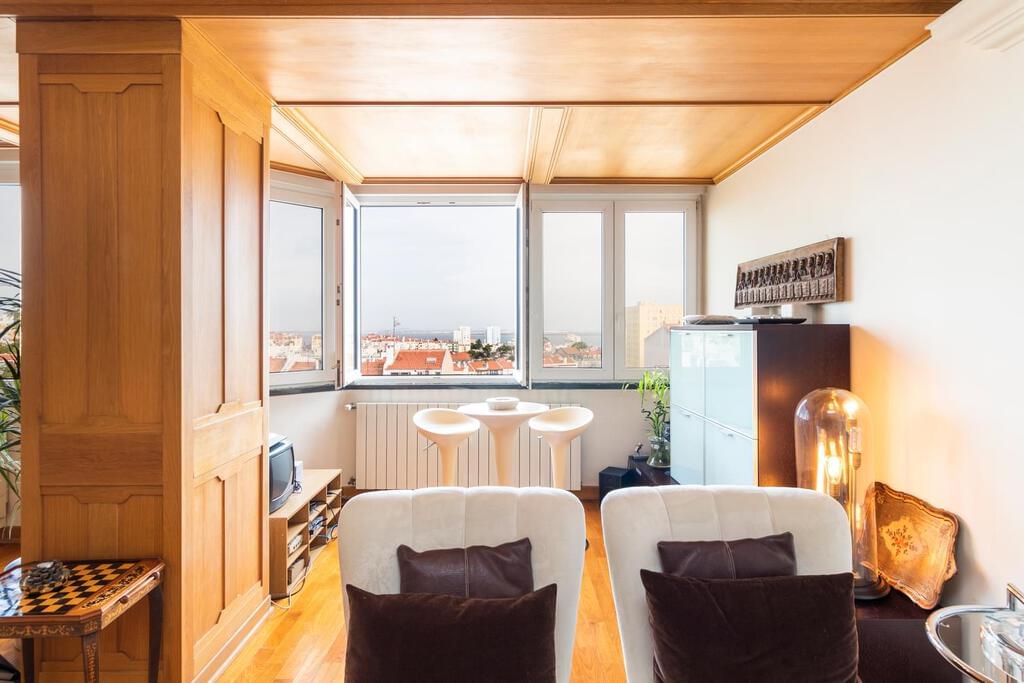 4 bedroom apartment with parking