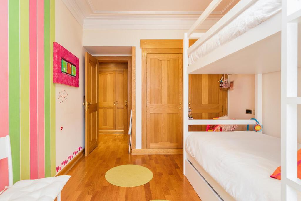 4 bedroom apartment with parking