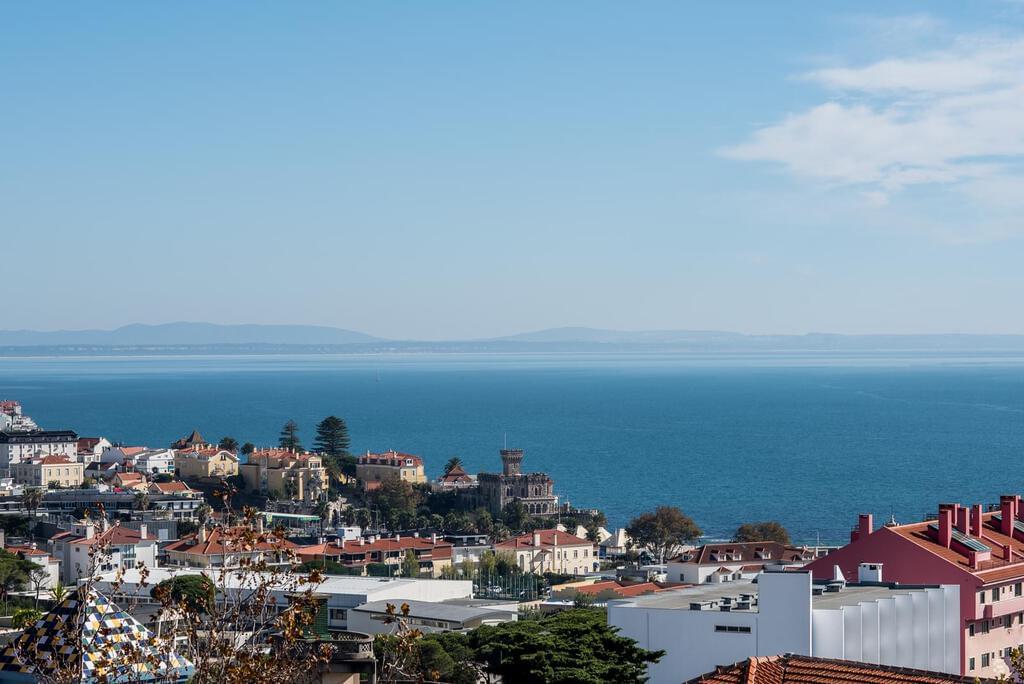 3 bedroom apartment with a swimming pool in gated community