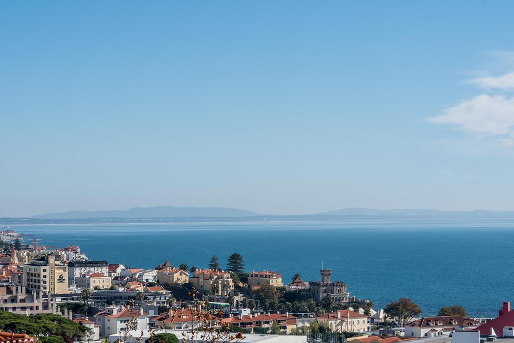 3 bedroom apartment with a swimming pool in gated community