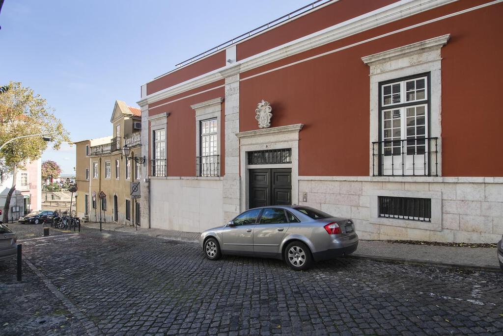 Apartamento T4 duplex com piscina em condomínio fechado