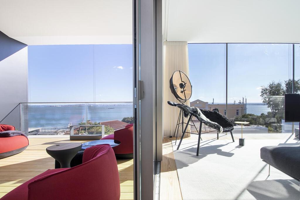 Apartamento T4 duplex com piscina em condomínio fechado