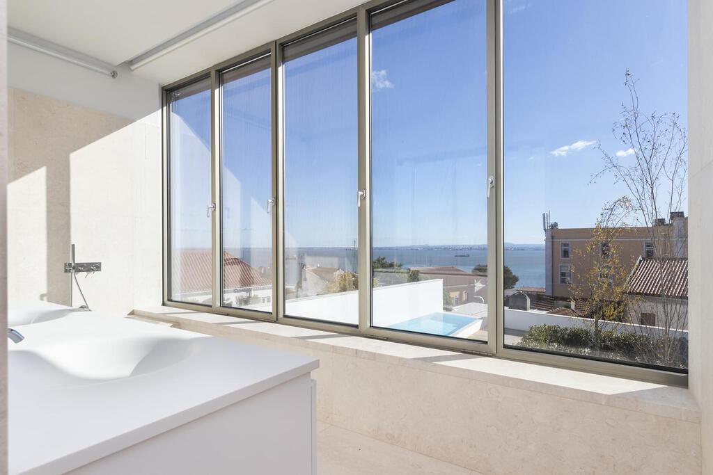 Apartamento T4 duplex com piscina em condomínio fechado