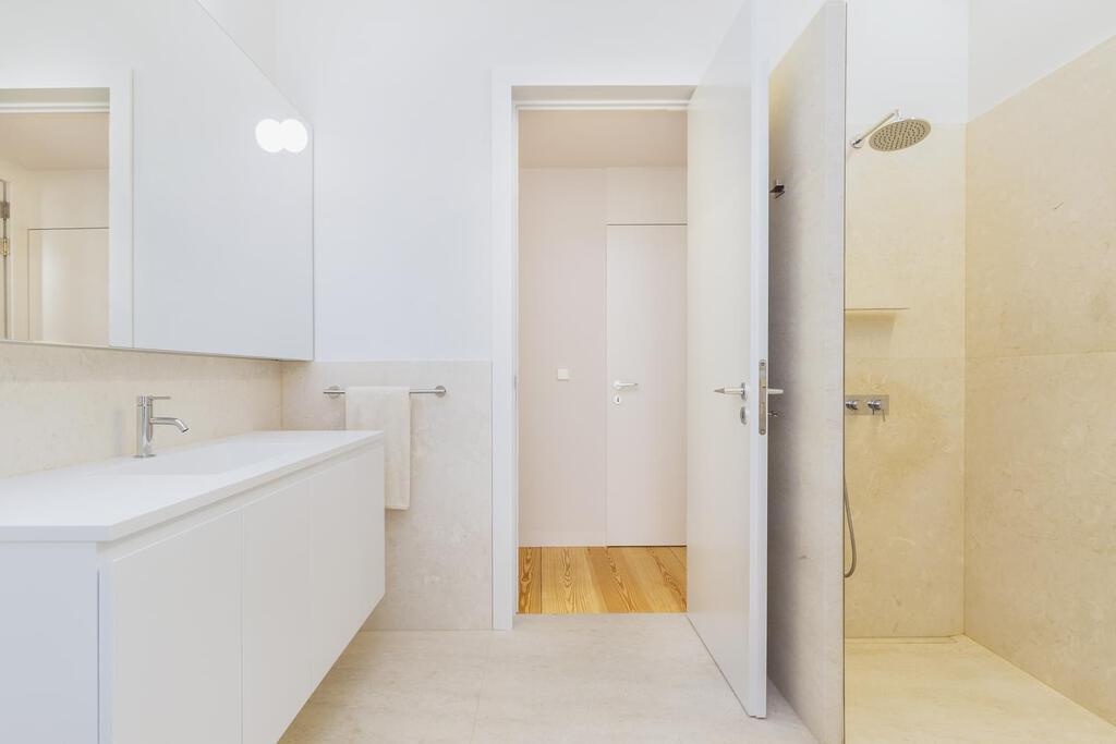 Apartamento T4 duplex com piscina em condomínio fechado