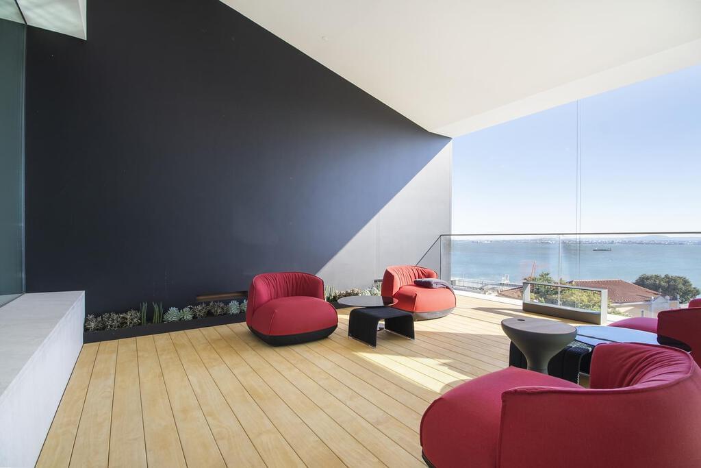 Apartamento T4 duplex com piscina em condomínio fechado