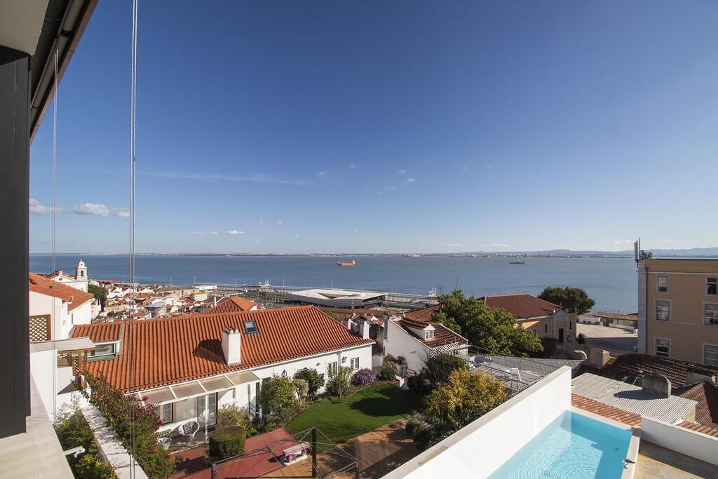 Apartamento T4 duplex com piscina em condomínio fechado