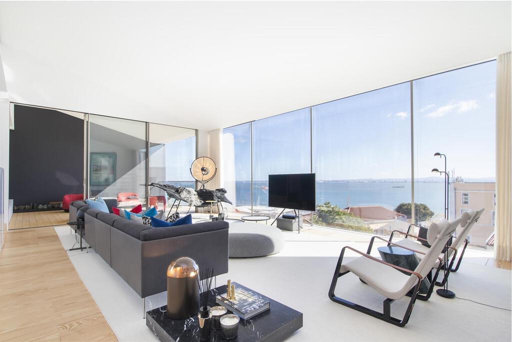 Apartamento T4 duplex com piscina em condomínio fechado