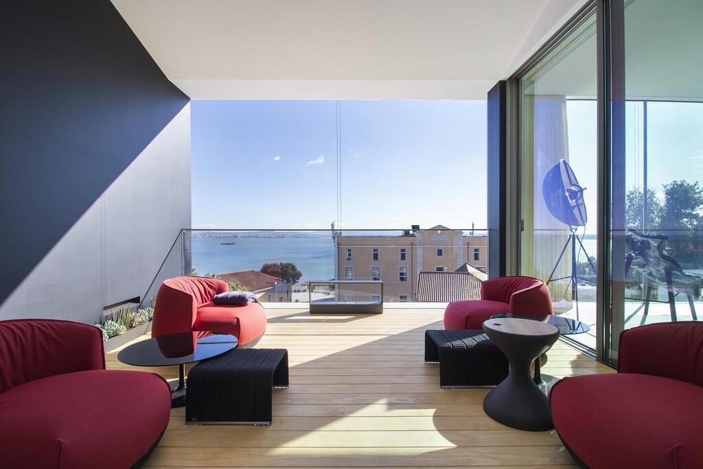 Apartamento T4 duplex com piscina em condomínio fechado