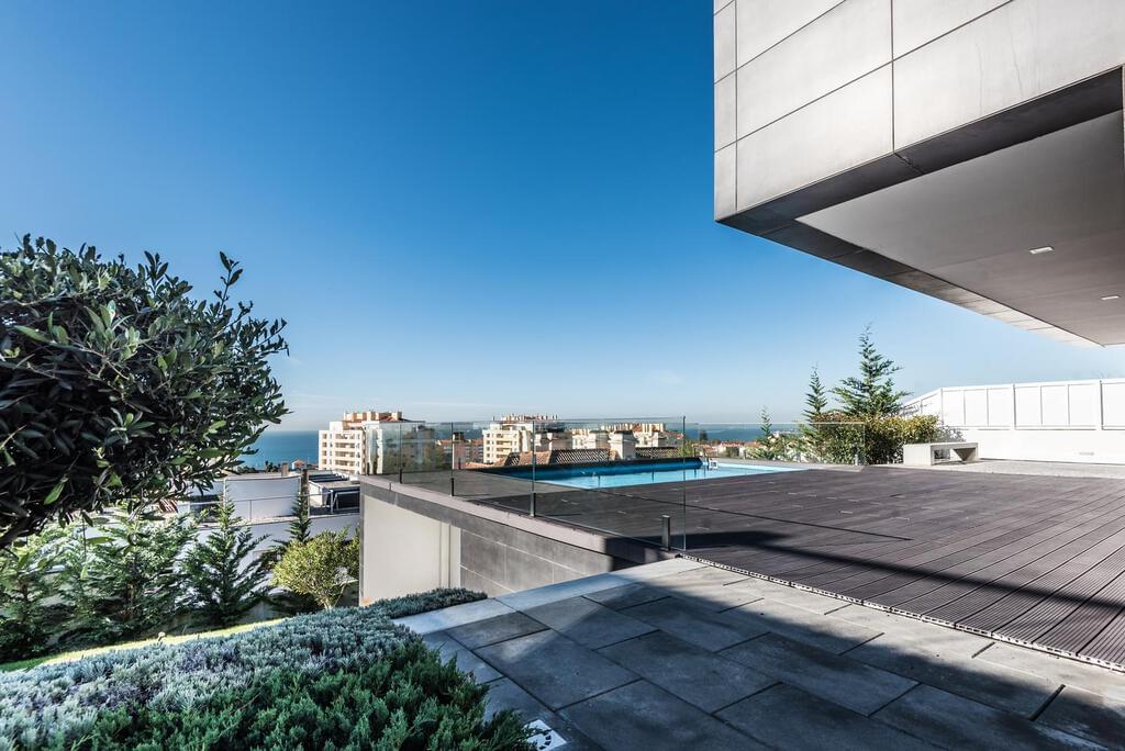 Contemporary villa T4 + 1 with sea view a luxury Other for sale in