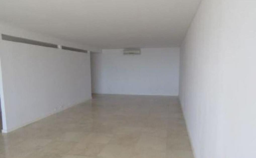 3 bedroom apartment with a swimming pool