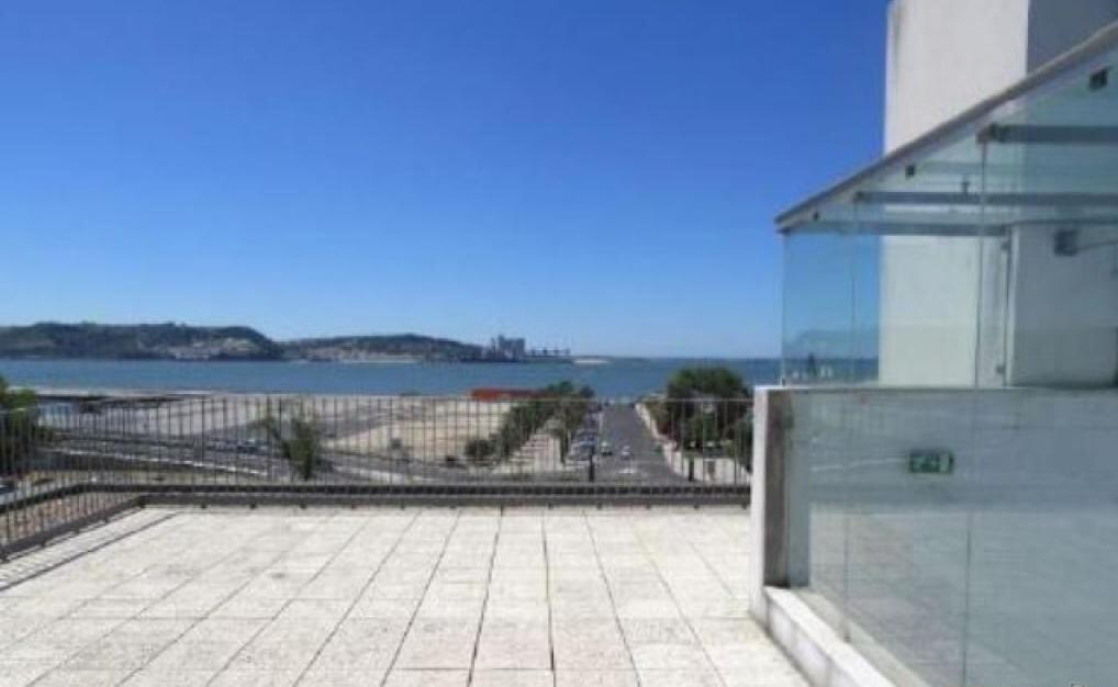 3 bedroom apartment with a swimming pool