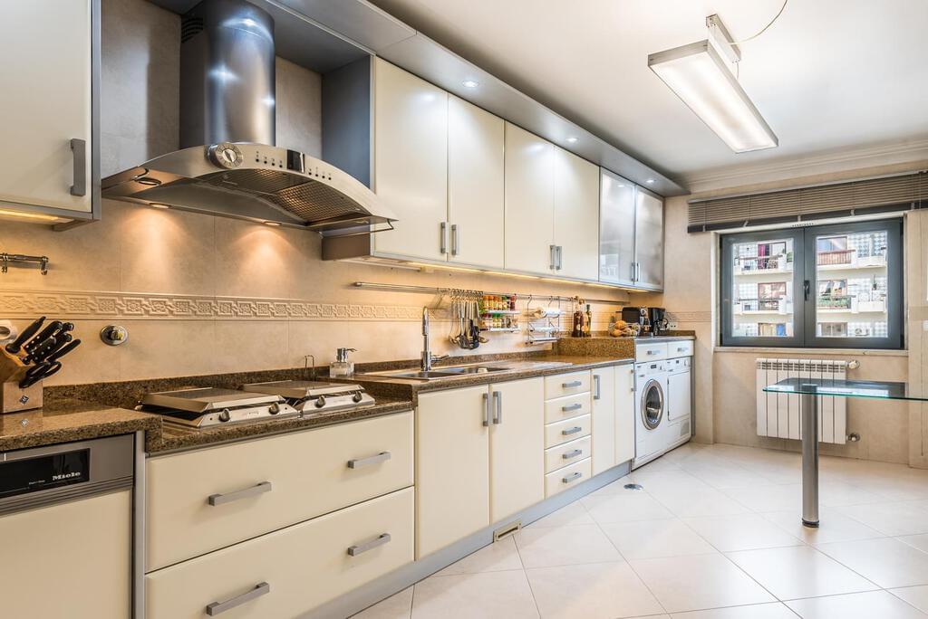 3 Bedroom Apartment with a view, Monte Estoril, Cascais