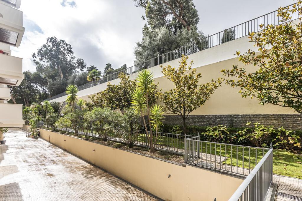 3 Bedroom Apartment with a view, Monte Estoril, Cascais