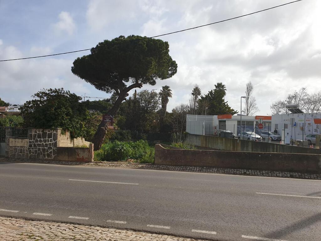 Lot for trade and services