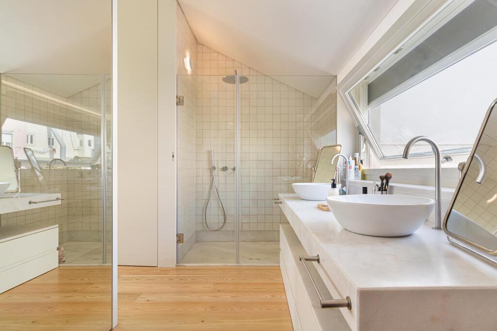 3 bedroom villa with parking