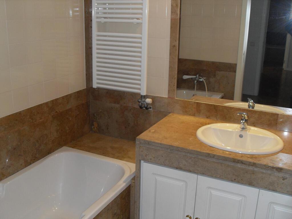 Appartement T3 avec piscine dans un condominium fermé