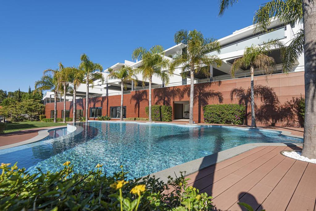 Maison normal T4+1 avec piscine dans un condominium fermé