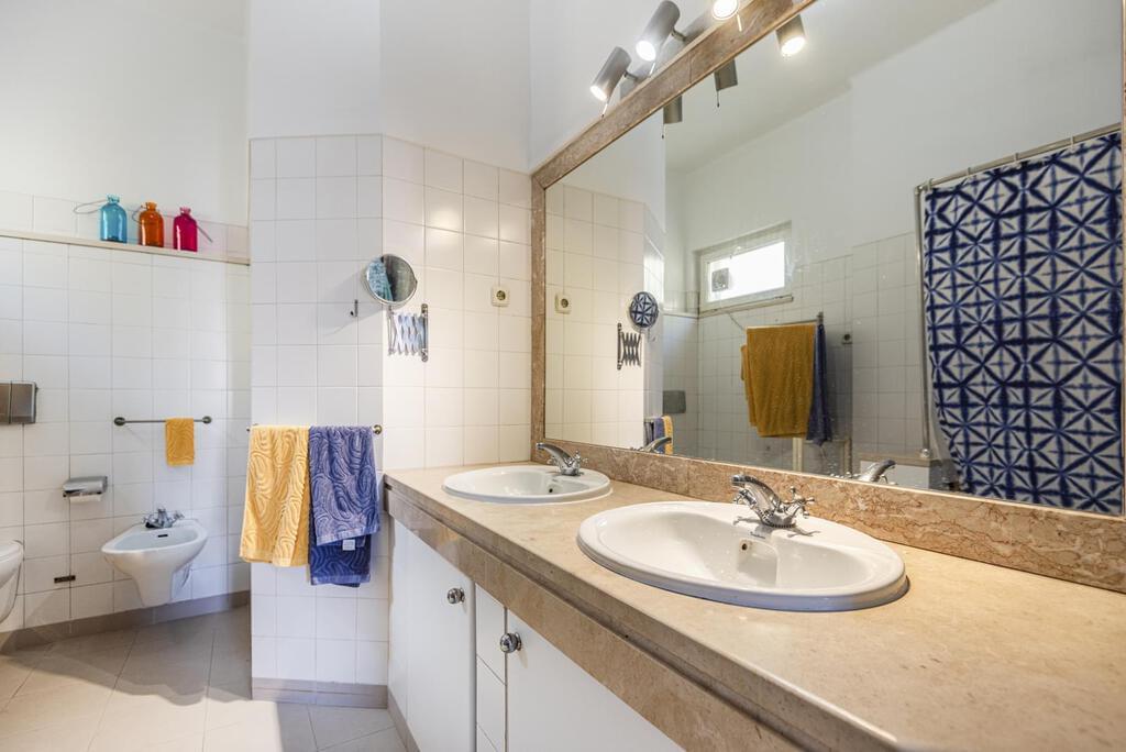 Moradia T5 com piscina