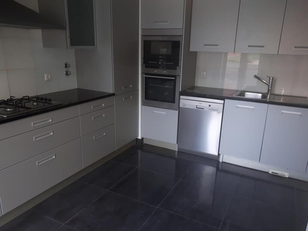 Appartement T3 avec piscine dans un condominium fermé