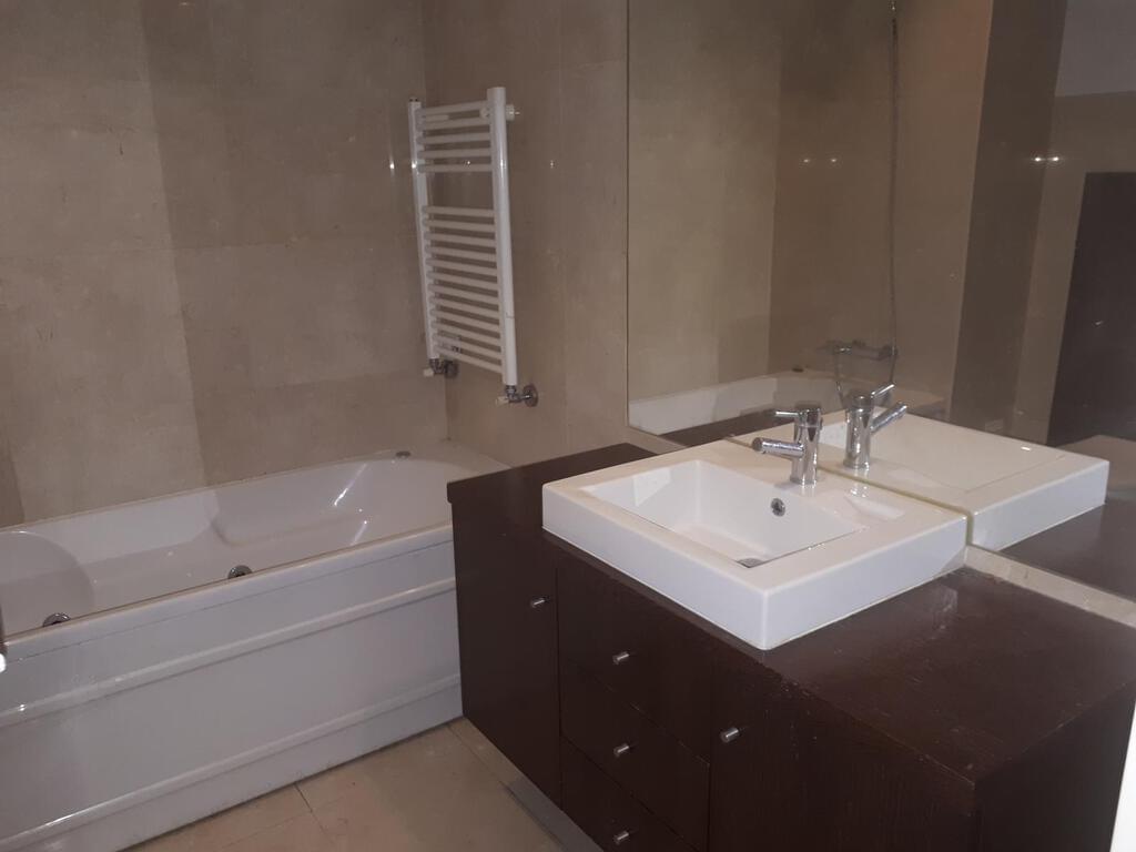 Appartement T3 avec piscine dans un condominium fermé