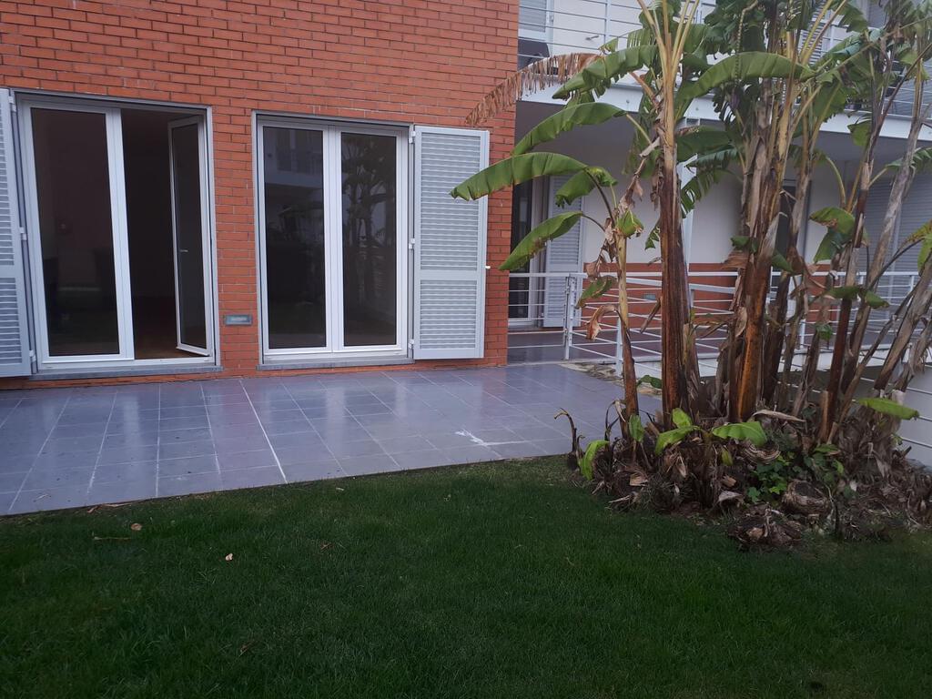 Appartement T3 avec piscine dans un condominium fermé