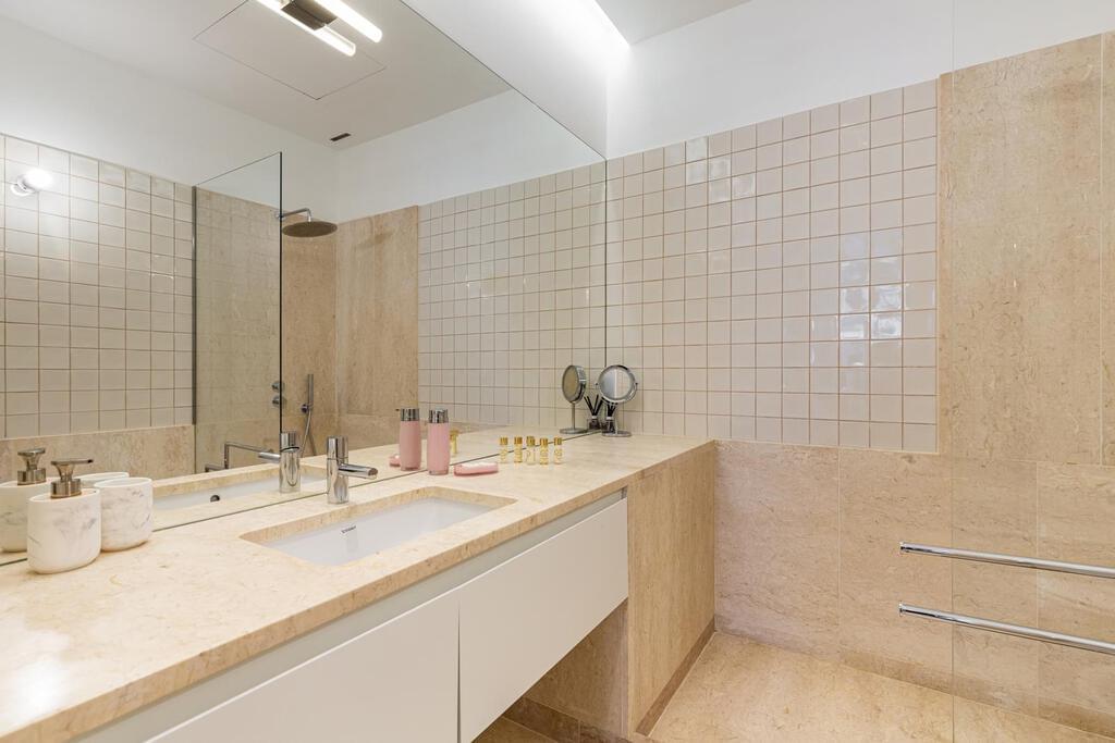 Two Bedroom Apartment Chiado