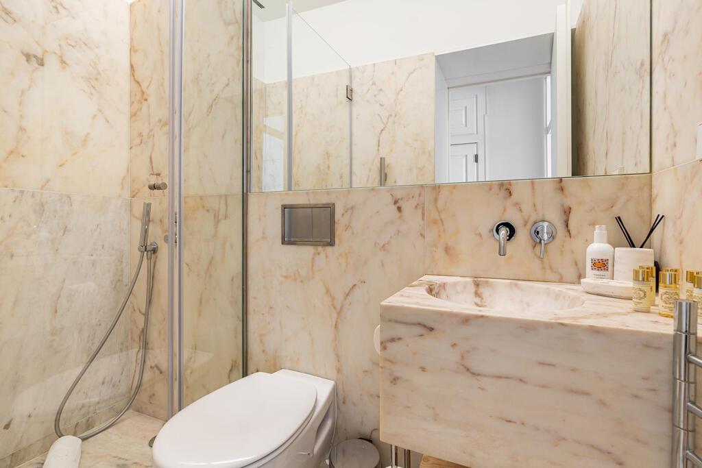 Two Bedroom Apartment Chiado