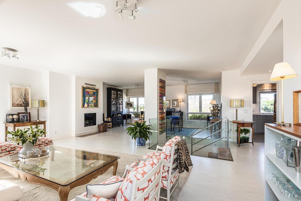 Apartamento T4+1 duplex com piscina em condomínio fechado