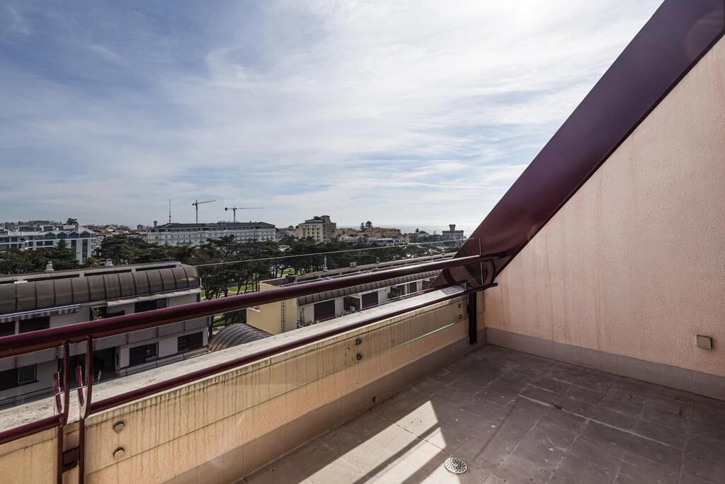 Apartamento T4+1 duplex com piscina em condomínio fechado