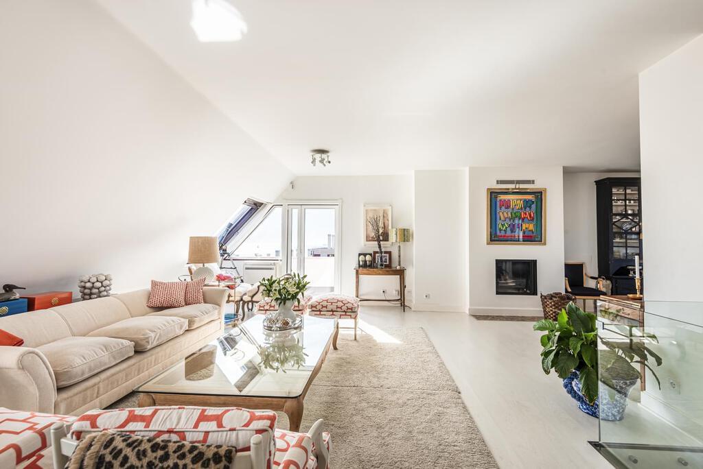 Apartamento T4+1 duplex com piscina em condomínio fechado