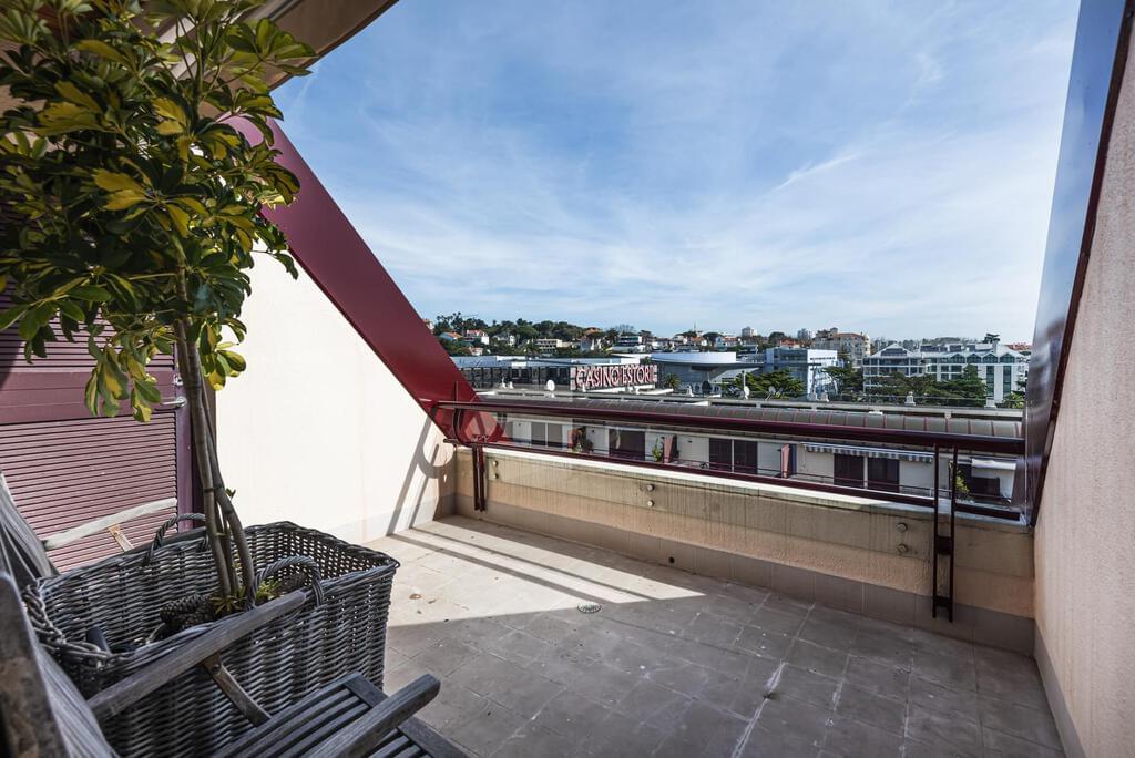 Apartamento T4+1 duplex com piscina em condomínio fechado