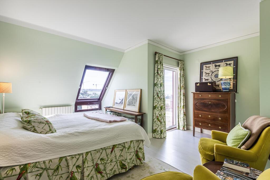 Apartamento T4+1 duplex com piscina em condomínio fechado