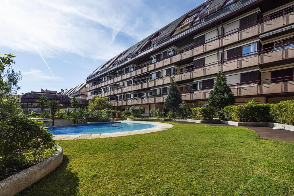 Apartamento T4+1 duplex com piscina em condomínio fechado