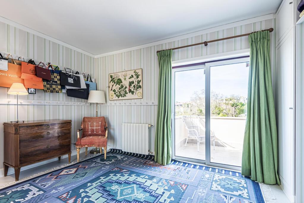 Apartamento T4+1 duplex com piscina em condomínio fechado