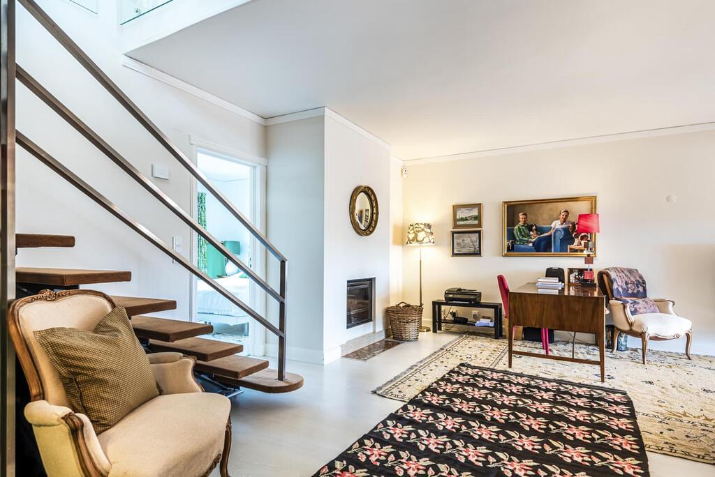 Apartamento T4+1 duplex com piscina em condomínio fechado